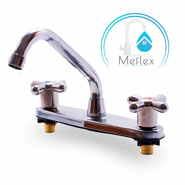 Fregadero con manillas de cruz pico corto